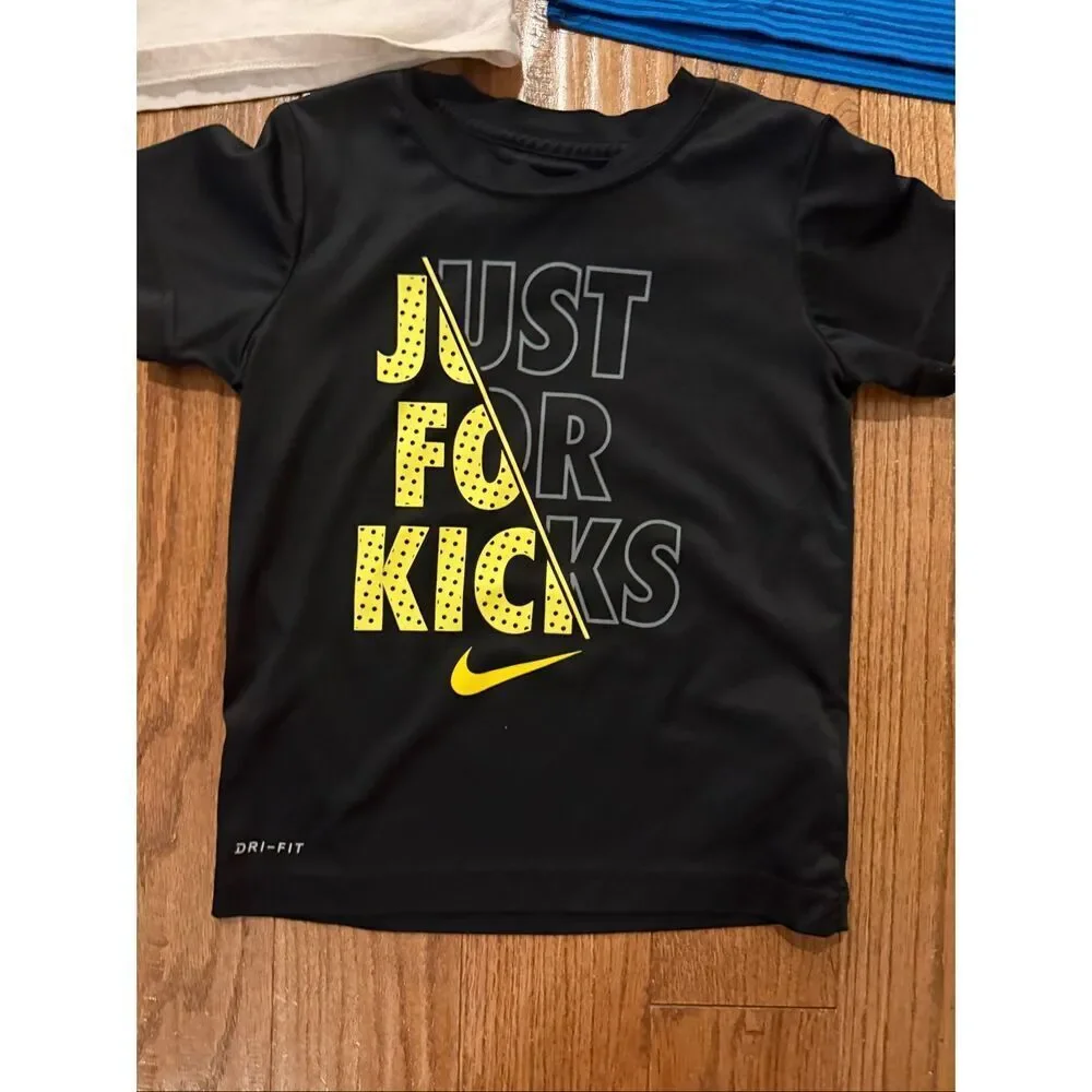 Boys tshirt bundle Johnnie O Nike Children’s place Size 5/6